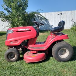 Troy-Bilt Pony 42" Deck Briggs & Stratton Engine Forward Reverse-Speed Riding Tractor works Great 2015 model