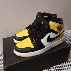Nike Air Jordans 1 Mid 'Yellow Toe' Size 8 Men US