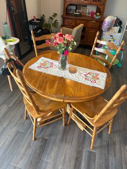 Round Oak Dining Table with 4 Chairs
