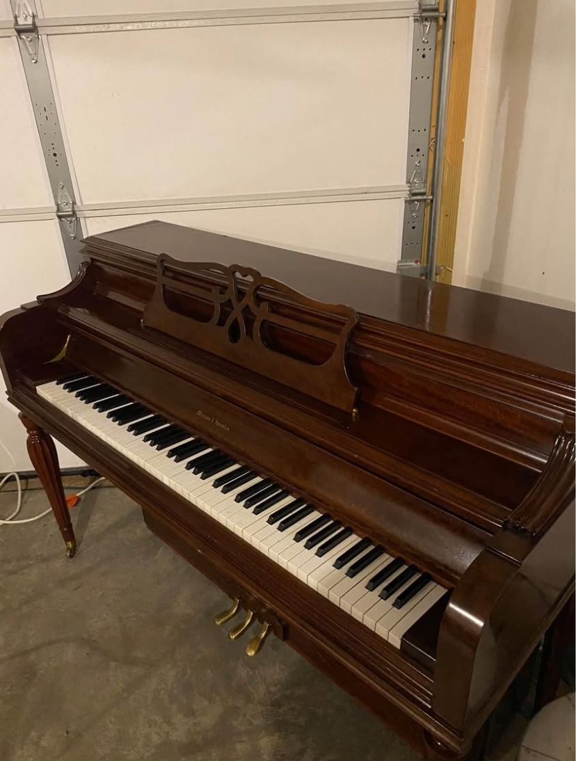 Mason&Hamlin Console Piano
