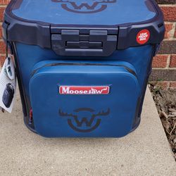 BRAND NEW Moosejaw 36 Can Cooler
