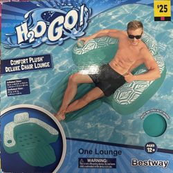 Deluxe Pool Chair With Cup Holder And Arm And Neck Rest $15