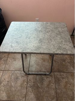 Folding table