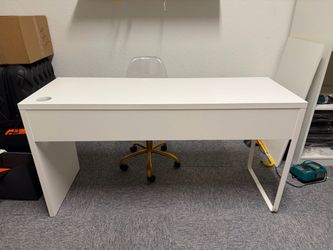 White Modern Office Desk with Cable Hole