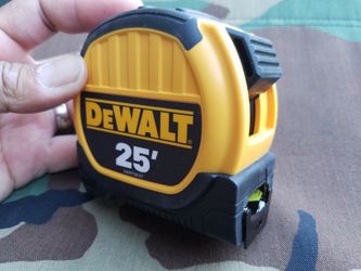 NEW 25' Dewalt Tape Measure