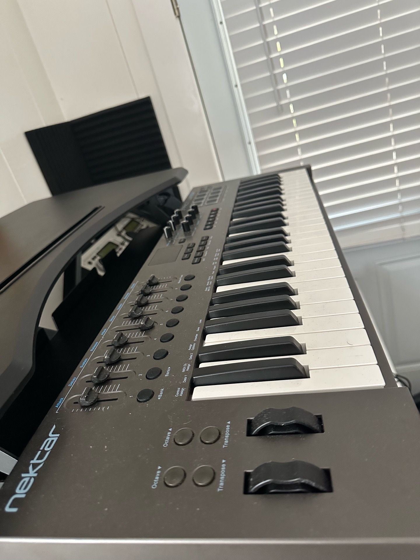 Nekrar impact LX49+ Midi keyboard