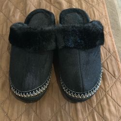 Isotoner Black Winter Slippers – Size 6.5 US (EU 37)
