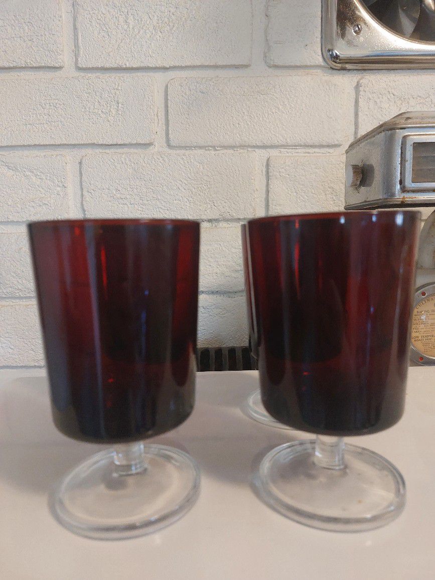 Vintage French Set Of 4 Wine Glasses