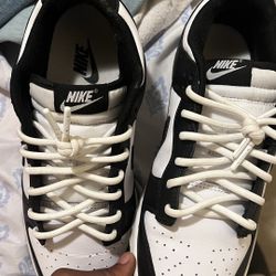 Panda dunks pre-laced with chunky white laces size 8.5