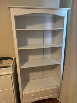 White nursery 5 tier bookcase with bottom drawer