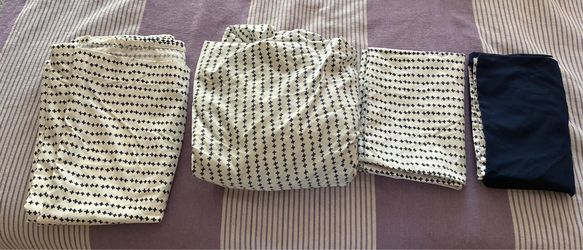 Twin XL Set included 1 Flat Sheet (New) 1 Fitted Sheet 2 Pillow Cases (Used but Washed)