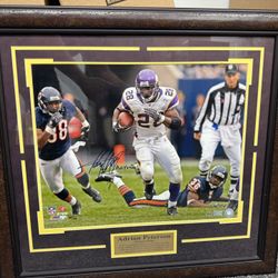 ADRIAN PETERSON AUTOGRAPHED FRAMED MATTED PHOTO