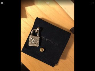 Louis Vuitton pendant/ with box AUTHENTIC PIECE,, great x-mas gift 🎁