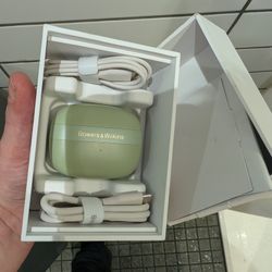 Bowers & Wilkins Pi8 Jade BT Audiophile Earbuds