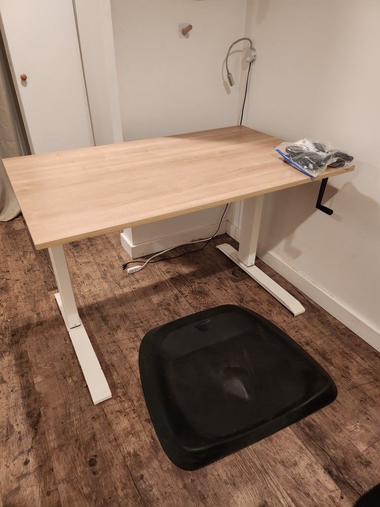 Standing Desk & Mat - Manual W/ Optional Wheels