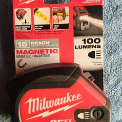 Milwaukee Magnetic Measuring Tape With LED