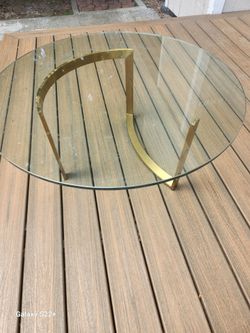 Glass leaving room table