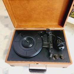 Crosley Suitcase Turntable