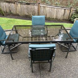 Patio Table  And 5 Chairs 