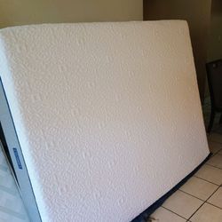 Queen bed mattress (Novosbed)