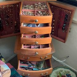 Vintage  Jewelry  Lot, Excellent For Resale All For One Price!  Resellers Large Lot Of Costume Jewelry