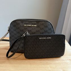 Micheal Kors Purse And Wristlet