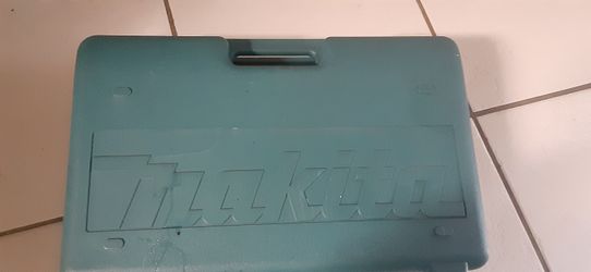 Makita combo flashlight n drill with case.