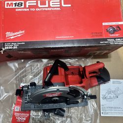 Milwaukee M18 Fuel 7-1/4 In Rear Handle Circular Saw  ( TOOL - ONLY )