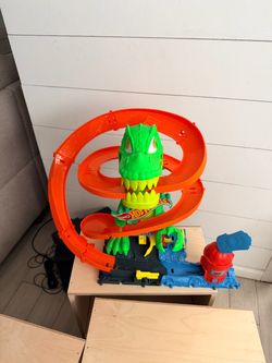 Hot Wheels City T-Rex Attack Track Set
