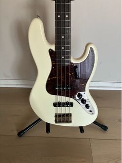 2010 Squier cv 60’s jazz bass first generation white .