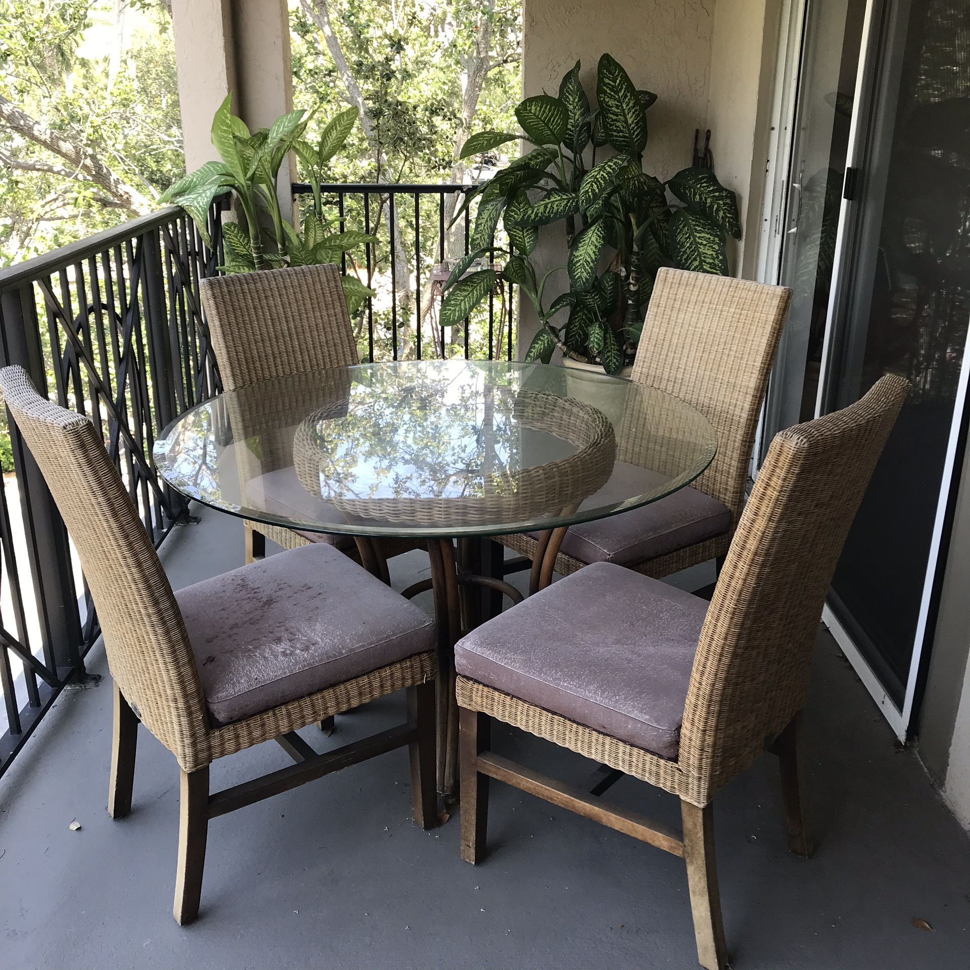 MUST SELL!!!!Table and 4 Chairs- from New Wicker Generation