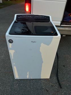 Whirlpool washer. Works great 👍