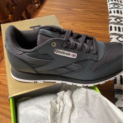Reebok Sneakers
