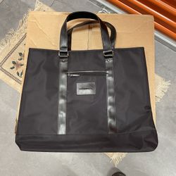Stylish Tote Bag With Zipper Pocket