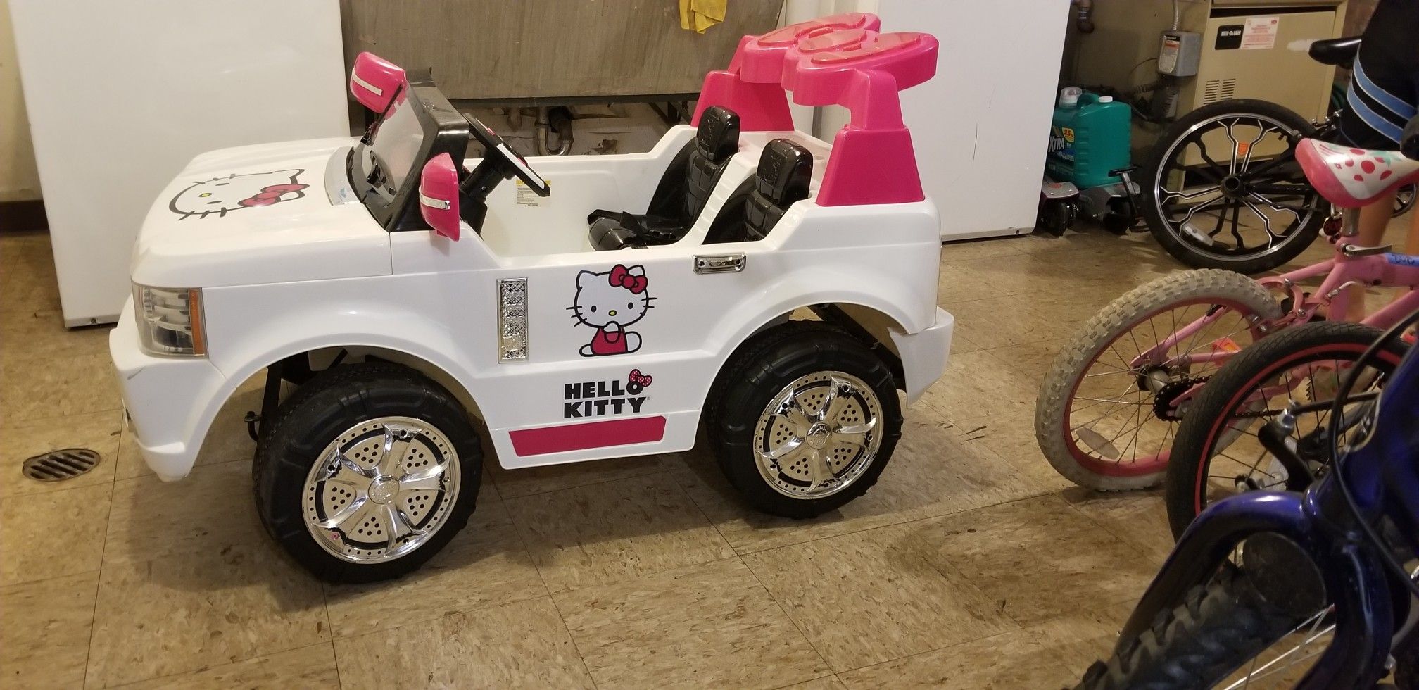 Dynacraft Hello Kitty kids SUV