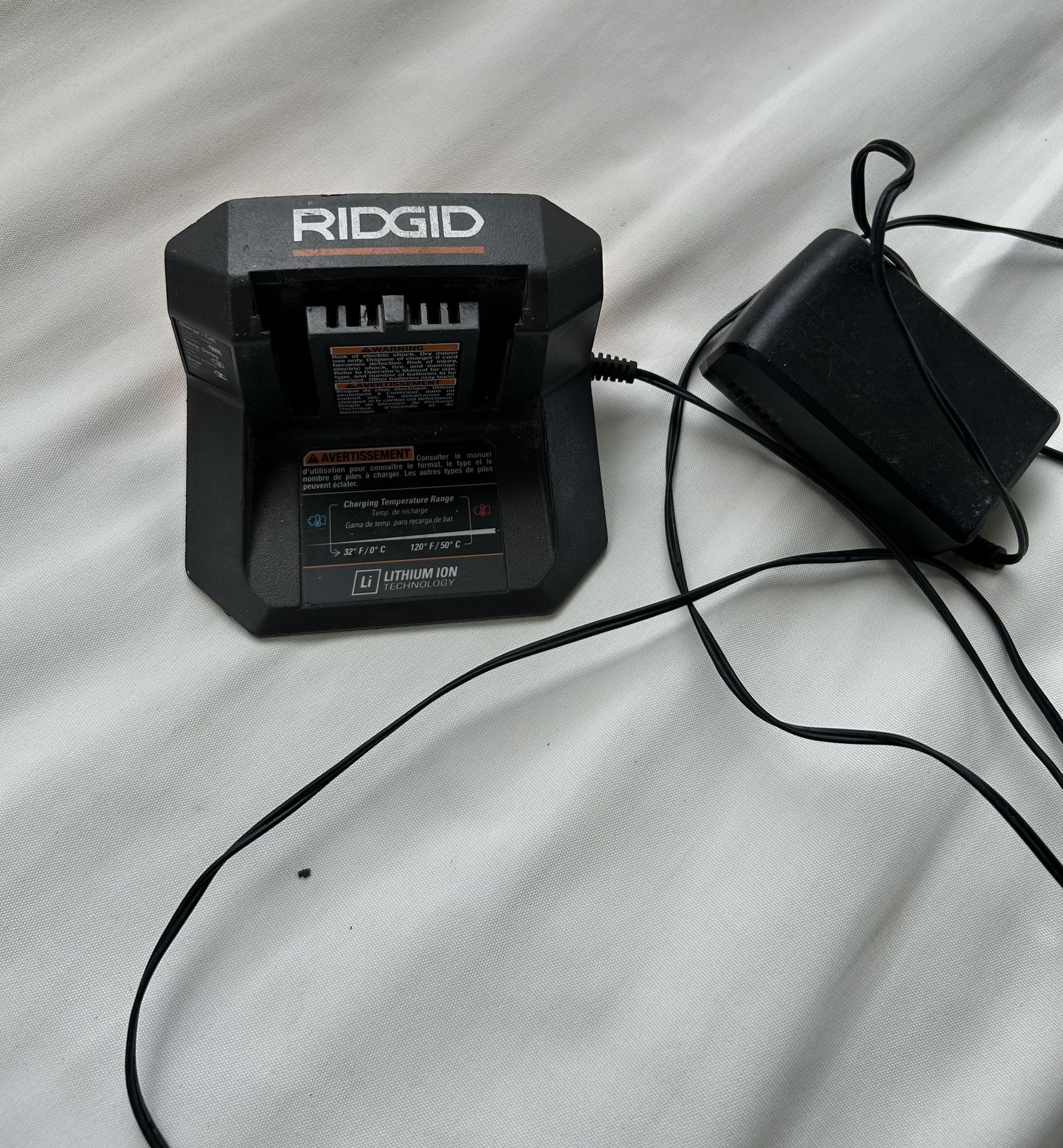 RIDGID 18V Lithium-Ion Charger