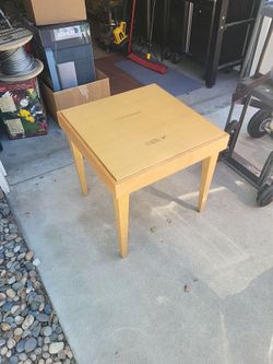 Wood Table 24" Square