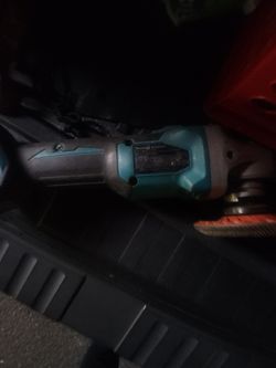 Makita XAG04 Cordless Angle Grinder