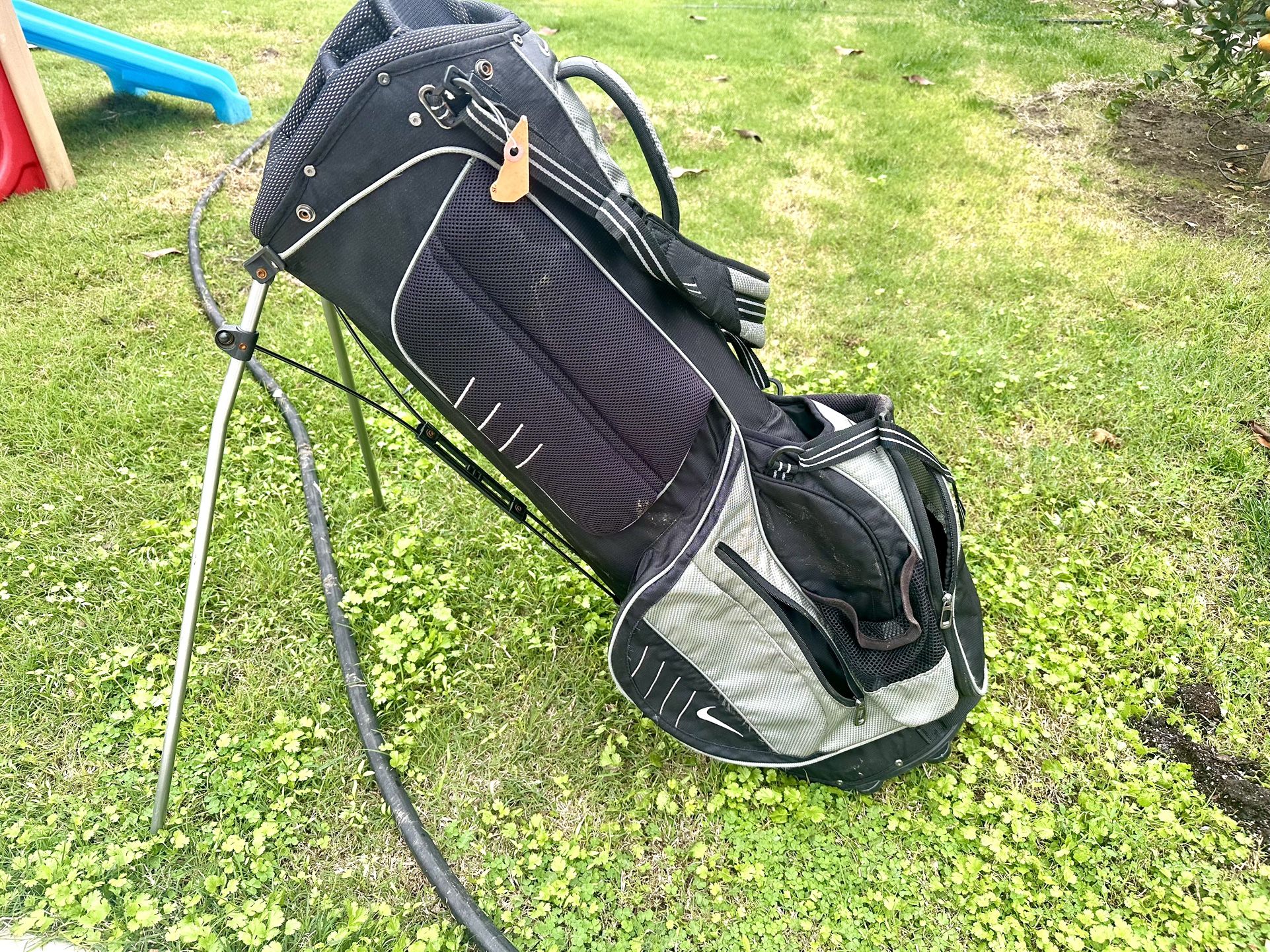 Nike Golf Stand Bag – minor ríp- Still Usable,Bag – Lightweight