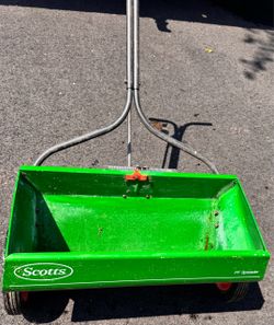 Scott’s PF Lawn Spreader