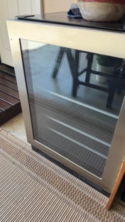 Hisense mini Refrigerator 23.4 Inches W