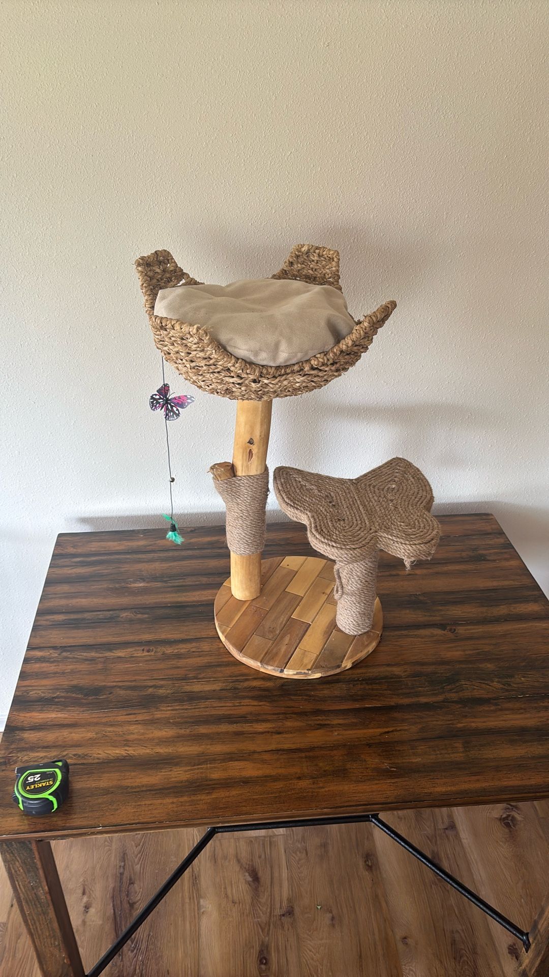 Cat Scratcher / Furniture