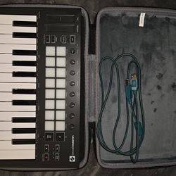 Novation Launchkey Mini Mk3, cas and Cable, All Mint