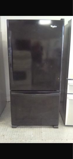 Whirlpool 32.5” Top Refrigerator-Bottom Freezer
