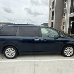 2012 Toyota Sienna