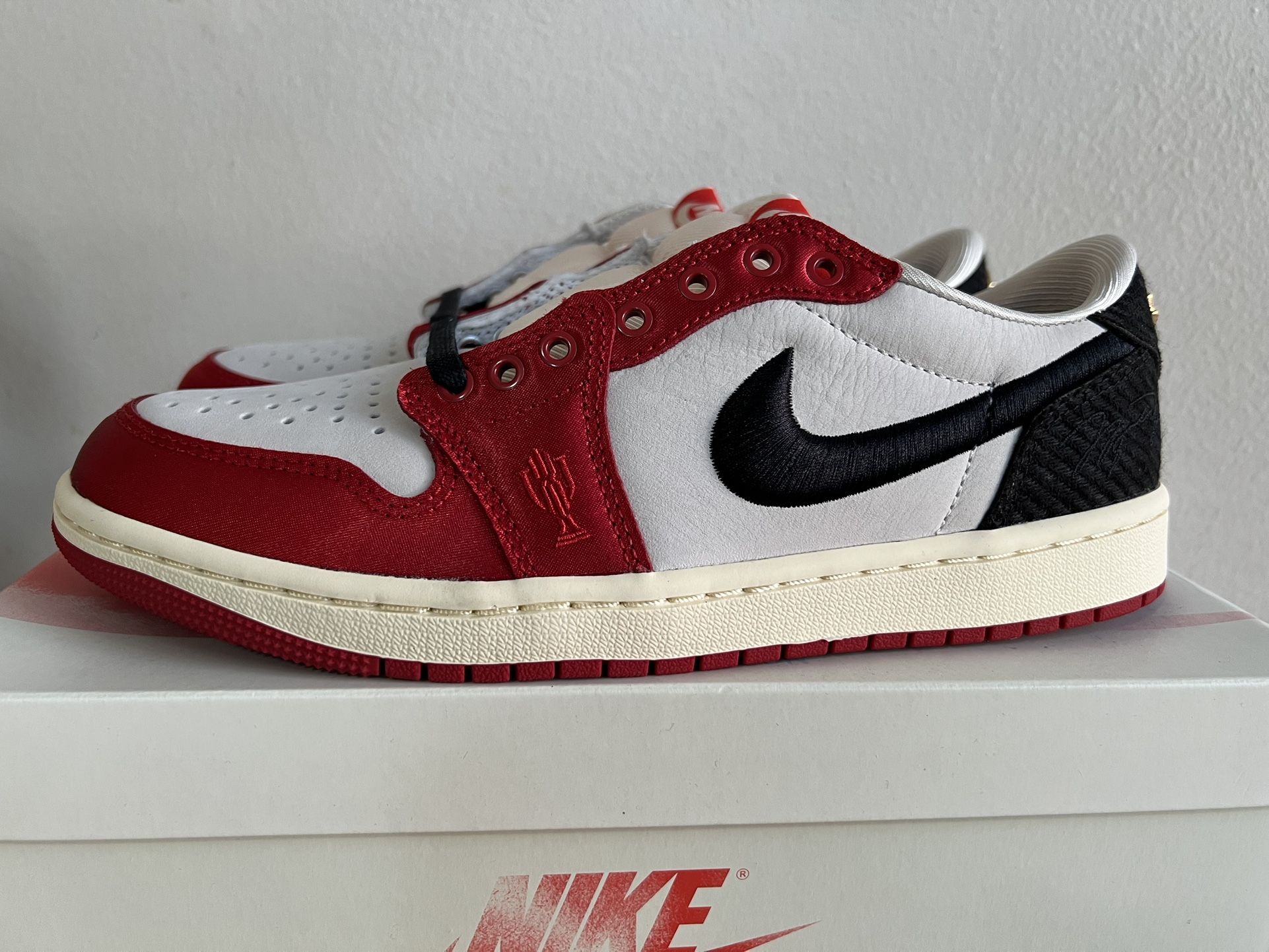 DS 2024 Trophy Room Rookie Card Away Air Jordan 1 Low Size 7.5 Mens