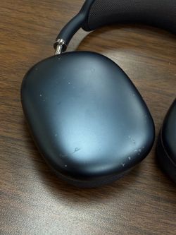 AirPod maxes ( price negotiable)