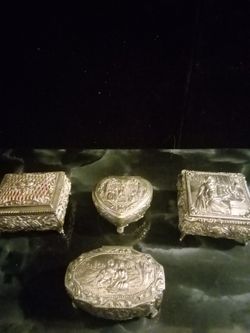 VINTAGE. JEWELRY BOX'S. NICE!