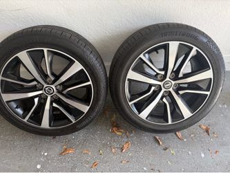 2022 4 Nissan maxima 19in rims and tires