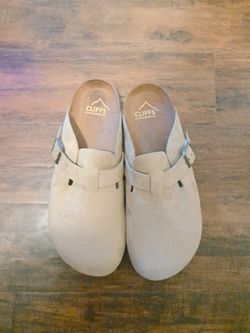 Cliffs clogs